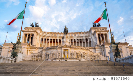 Victor Emmanuel II Monument in Rome at sunset, Italy 91671646