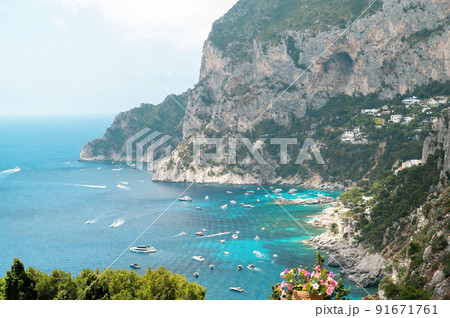 Tyrrhenian sea coast of Capri, Italy 91671761