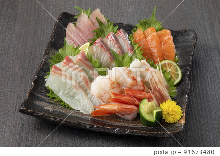 刺身の盛り合わせ 91673480