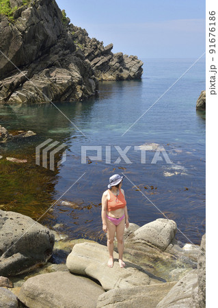 夏の北海道せたな町の海岸で女性のポートレートを撮影 夏の北海道せたな町の海岸で女性のポートレートを撮影 91676186