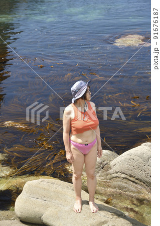 夏の北海道せたな町の海岸で女性のポートレートを撮影 夏の北海道せたな町の海岸で女性のポートレートを撮影 91676187