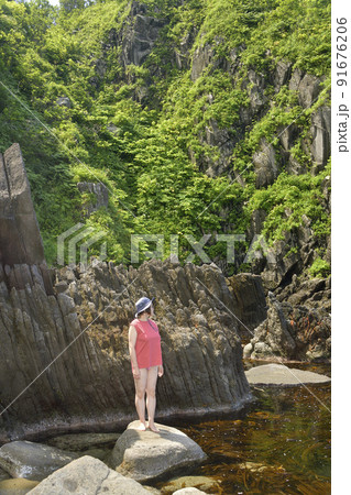 夏の北海道せたな町の海岸で女性のポートレートを撮影 夏の北海道せたな町の海岸で女性のポートレートを撮影 91676206
