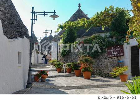 アルベルベッロの世界遺産の街並み アルベルベッロの世界遺産の街並み 91676761