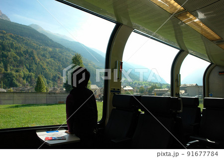 ベルニナ急行の世界遺産の車窓の風景 91677784