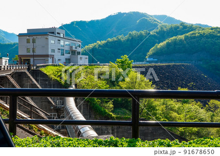 九頭竜ダムと長野発電所(福井県大野市) 九頭竜ダムと長野発電所(福井県大野市) 91678650