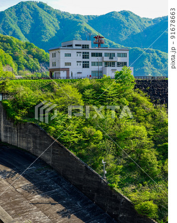 九頭竜ダムと長野発電所(福井県大野市) 九頭竜ダムと長野発電所(福井県大野市) 91678663