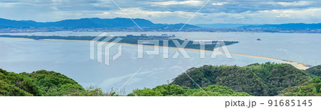 福岡・志賀島の潮見公園展望台より眺める海の中道 福岡・志賀島の潮見公園展望台より眺める海の中道 91685145