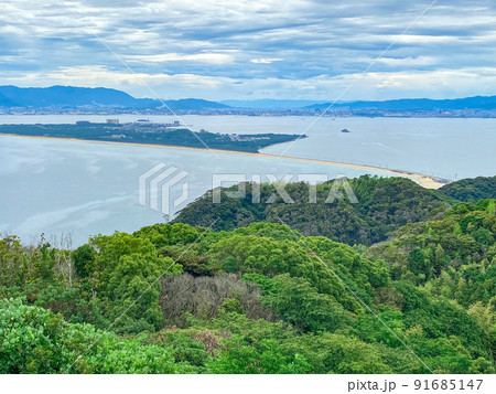 福岡・志賀島の潮見公園展望台より眺める海の中道 福岡・志賀島の潮見公園展望台より眺める海の中道 91685147