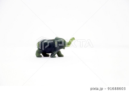 翡翠でできたゾウ小物 翡翠でできたゾウ小物 91688603