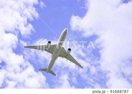離陸する飛行機 エアバスA350-900 離陸する飛行機 エアバスA350-900 91688787