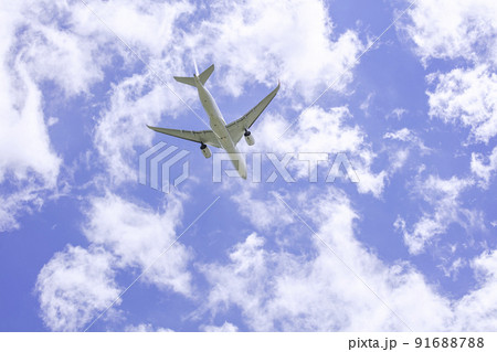 離陸する飛行機 エアバスA350-900 91688788