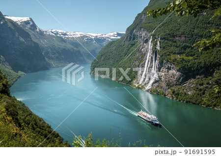 Seven Sisters waterfall in Geirangerfjord, Norway 91691595
