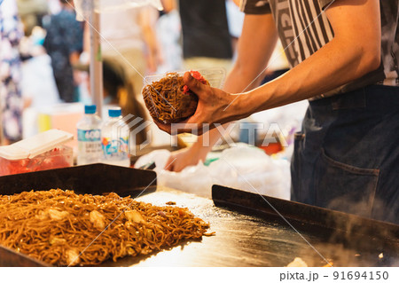 お祭り 　出店 　お好み焼き　焼きそば 　卵焼き　屋台 　縁日 91694150