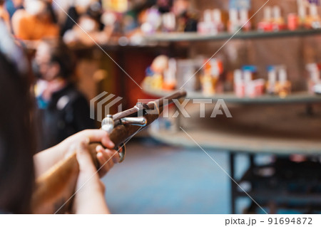 縁日の射的 夏祭り 91694872