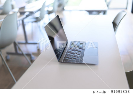 会議室 ビジネスシーン 会議室 ビジネスシーン 91695358