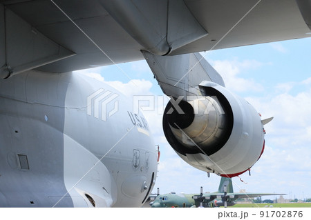 輸送機の主翼　大型機の主翼　エンジンポット 91702876