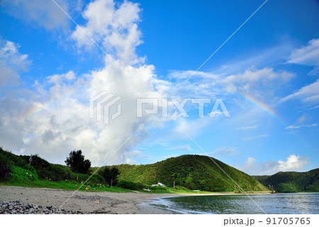 奄美大島 雨上がりの青空と虹 奄美大島 雨上がりの青空と虹 91705765