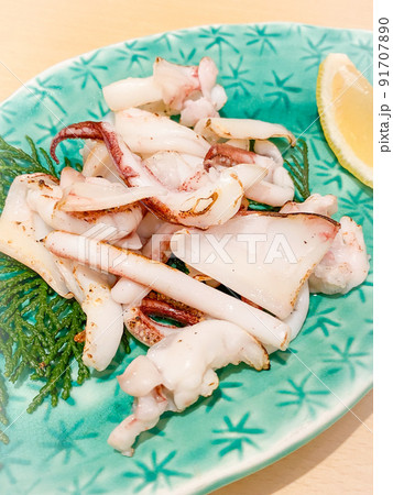 博多名物・いかの姿づくり(後造りのゲソ塩焼き) 博多名物・いかの姿づくり(後造りのゲソ塩焼き) 91707890
