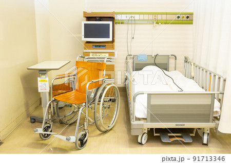 車椅子のある病室 91713346