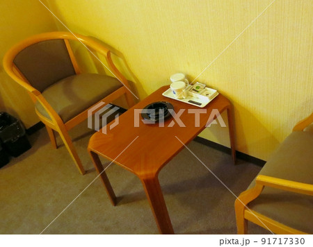 ホテルのテーブル席 91717330