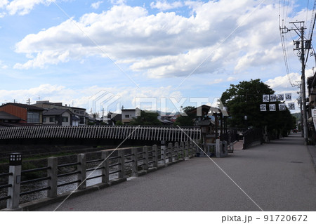 飛騨高山　宮川朝市が行われる宮川 91720672