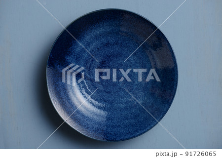青い皿の背景素材 青い皿の背景素材 91726065