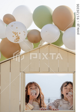 女の子 姉妹 友達 91726306