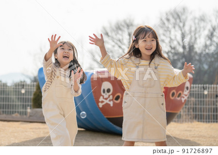 子供 女の子 ライフスタイル 91726897