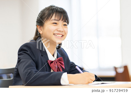 中学生　教室　学校　撮影協力：中央工学校附属日本語学校 91729459