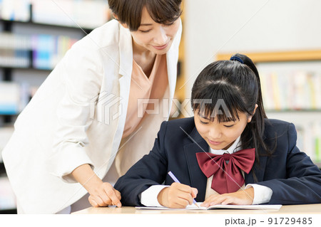 中学生　教室　学校　撮影協力：中央工学校附属日本語学校 91729485