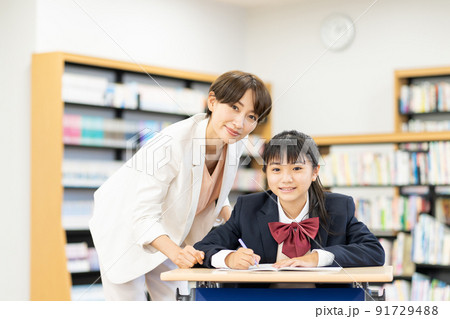 中学生　教室　学校　撮影協力：中央工学校附属日本語学校 91729488