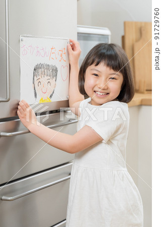 子供　似顔絵　お絵描き 91729760