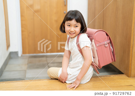 小学生 玄関 女の子 小学生 玄関 女の子 91729762