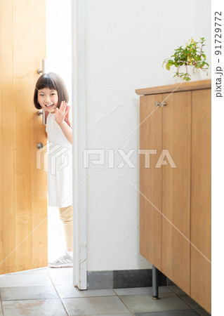 小学生 玄関 女の子 小学生 玄関 女の子 91729772