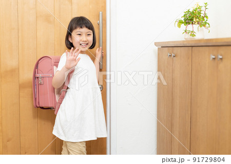 小学生 玄関 女の子 小学生 玄関 女の子 91729804