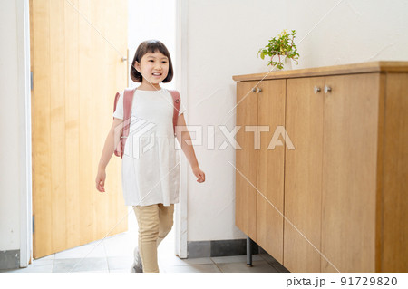 小学生 玄関 女の子 小学生 玄関 女の子 91729820