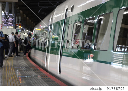 哀愁を感じる東北・上越新幹線E2系の緑帯（大宮駅） 91738795