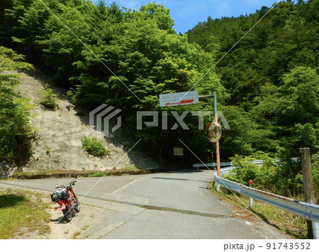 剣山スーパー林道へ向かう道。 91743552