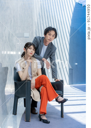 若い男女のポートレート 若い男女のポートレート 91744950