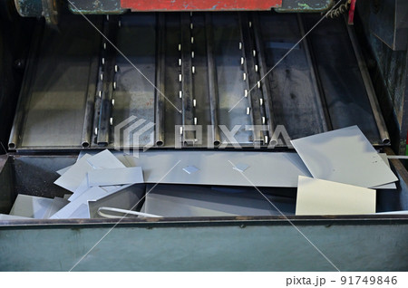 製造設備から排出されたスクラップ材　鉄非鉄金属　リサイクル　カーボンニュートラル 91749846