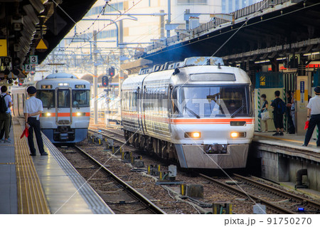 名古屋駅に停車中のキハ85系紀勢線特急南紀 91750270