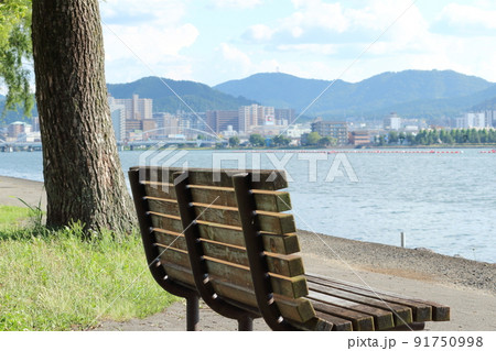 琵琶湖岸のベンチ 琵琶湖岸のベンチ 91750998