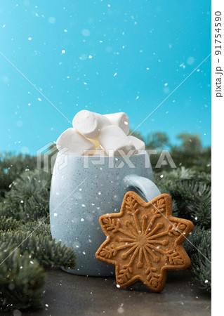 Christmas drink with marshmallows 91754590