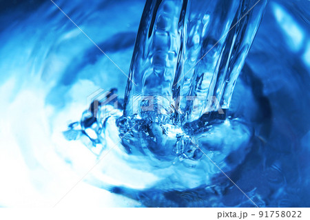 水・水飛沫・波紋・水柱・波紋 水・水飛沫・波紋・水柱・波紋 91758022