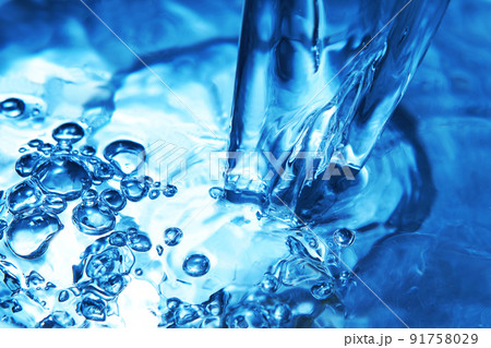 水・水飛沫・波紋・水柱・波紋 水・水飛沫・波紋・水柱・波紋 91758029