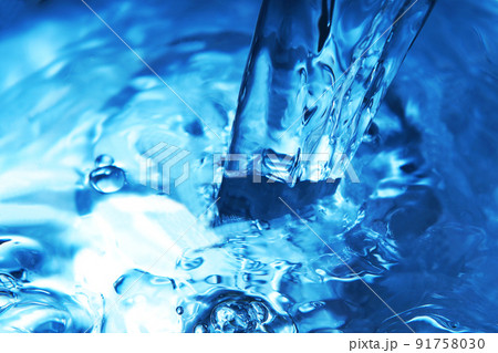 水・水飛沫・波紋・水柱・波紋 水・水飛沫・波紋・水柱・波紋 91758030