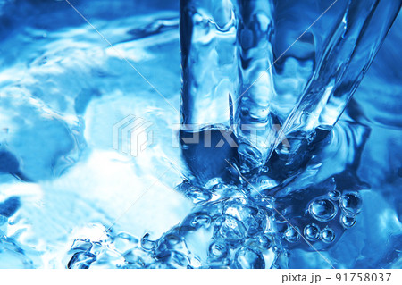 水・水飛沫・波紋・水柱・波紋 91758037