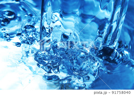 水・水飛沫・波紋・水柱・波紋 91758040
