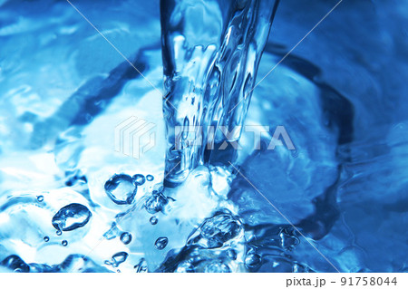 水・水飛沫・波紋・水柱・波紋 91758044