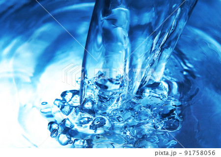 水・水飛沫・波紋・水柱・波紋 91758056